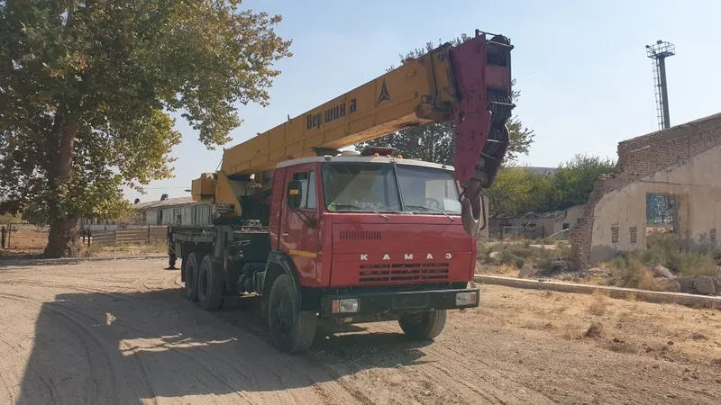 Avtokran Sotiladi 25 ton IVANOVIS 7 Avtokran Sotiladi 25 ton IVANOVIS 7