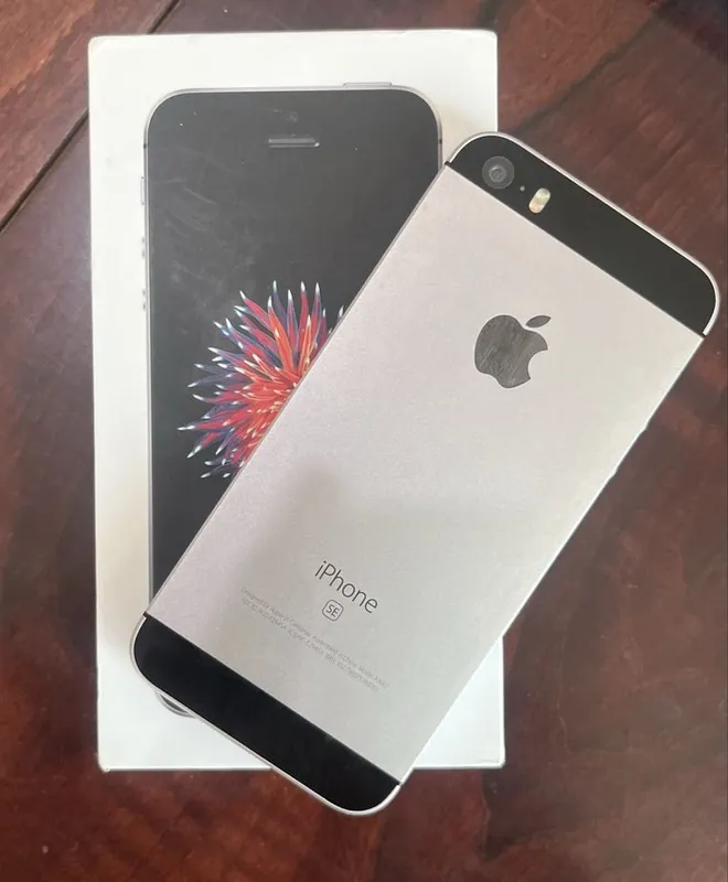 iPhone SE 2016, 64 ГБ 1 iPhone SE 2016, 64 ГБ 1