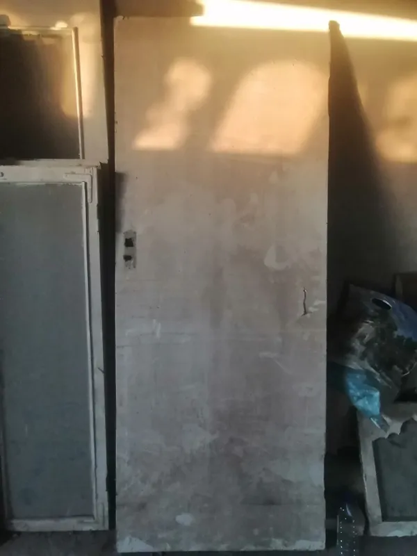 Eski taxta eshik va oynalar bor 3 Eski taxta eshik va oynalar bor 3