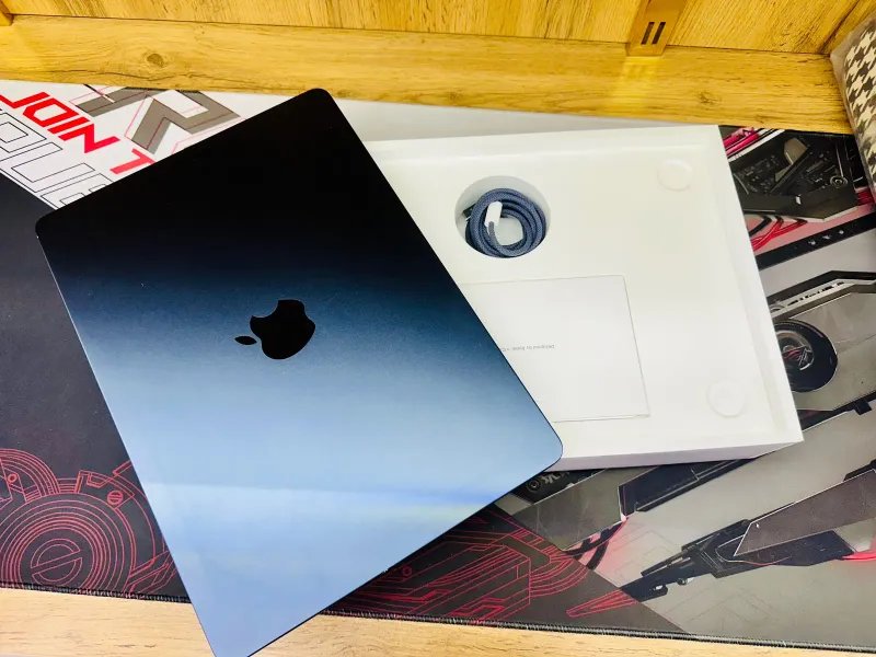MacBook Air M2 13.6" — Midnight | 16GB / 1TB
