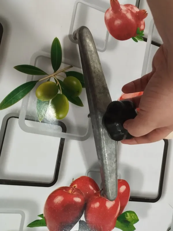 Tovuq tabaka tova uchun vintli skoba 2