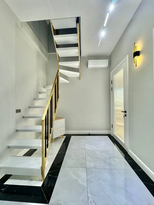 4 xonali kvartira, 230 m2, Mirobod 8