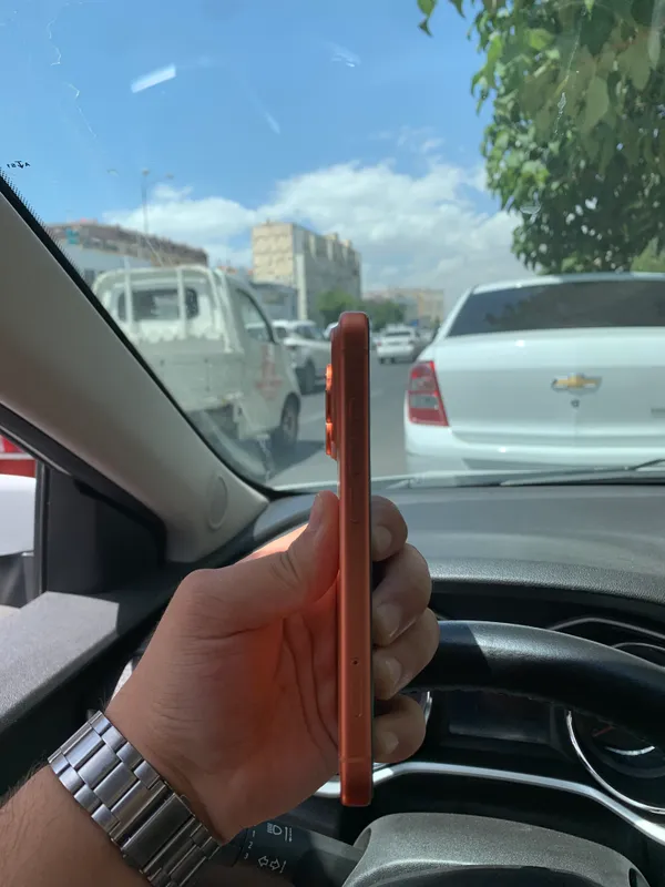 iPhone 17 pro orange 4