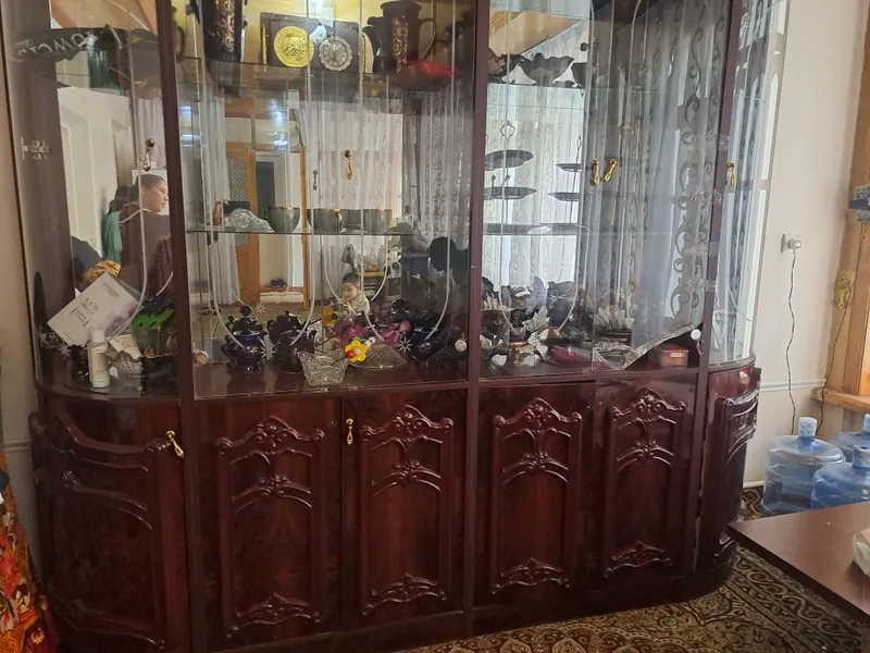 Продаётся сервант 2 Продаётся сервант 2