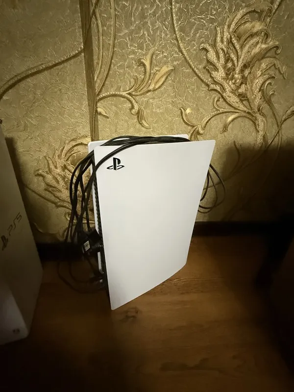 Продам playStation 5 в хорошем состоянии 1 Продам playStation 5 в хорошем состоянии 1