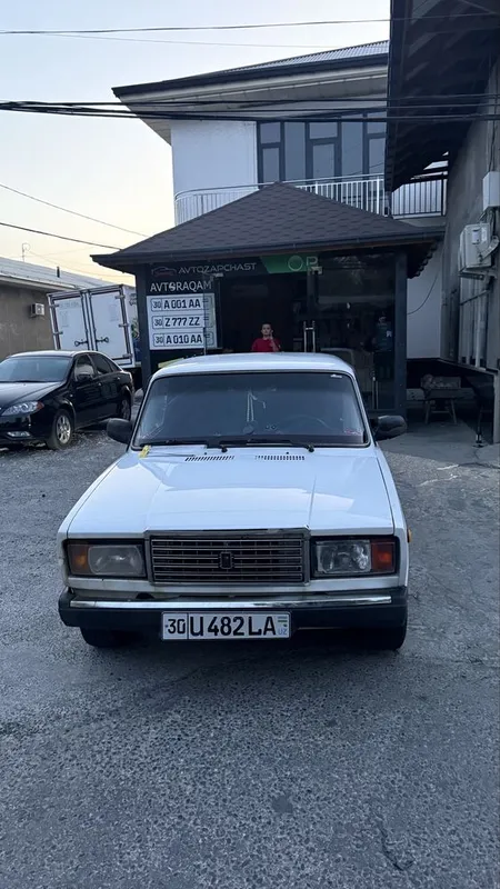 Vaz 2107 срочни сотилади