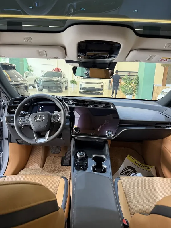 Lexus rz450e электр 520км — фото 3