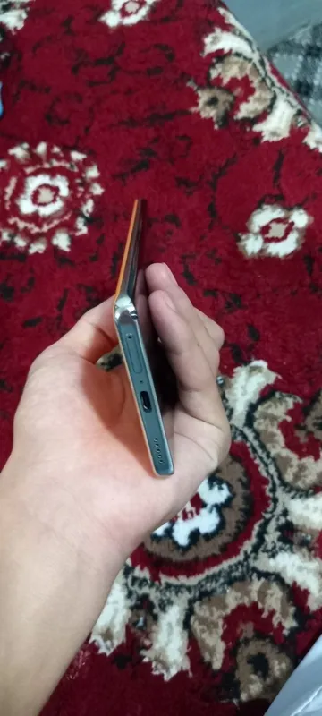 Honor x9b aybi yo hamma joyi radnoy 12+8 ga 256 xotira narxi 3mln 4