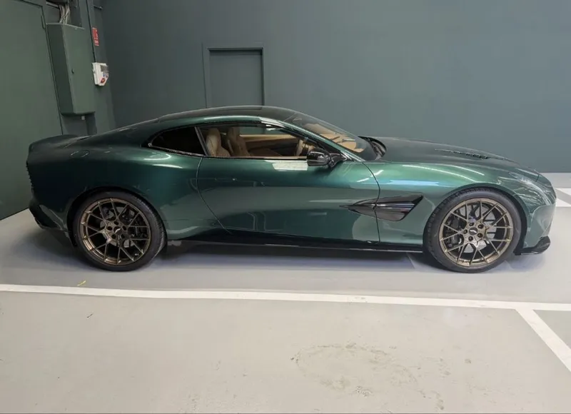 Aston Martin Vanquish Coupe 2026 2 Aston Martin Vanquish Coupe 2026 2