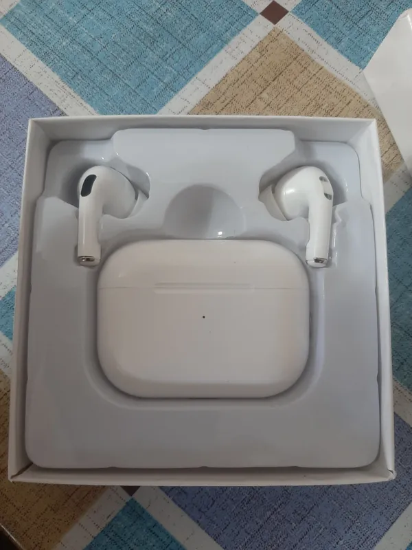 AirPods, состояние среднее 2 AirPods, состояние среднее 2