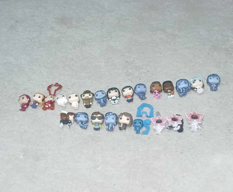 Продам коллекцию мини-фигурок из 24 штук. Отличное состояние!!! KINDER