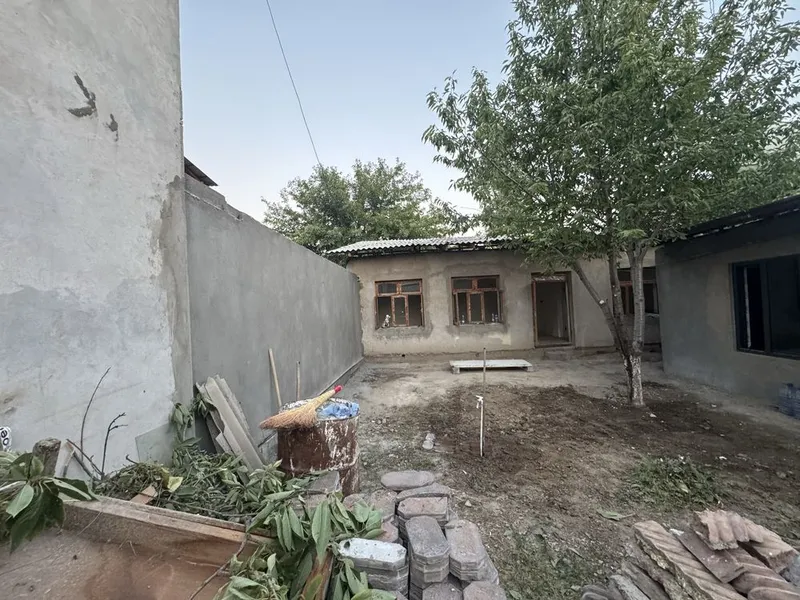 3 sotik yer sotiladi 2 ta xona oshxona tualet xomom bor 2 3 sotik yer sotiladi 2 ta xona oshxona tualet xomom bor 2