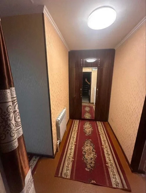 Дом продаётся. На дороге к аэропорту: в махалле Buyuk Turon. 1