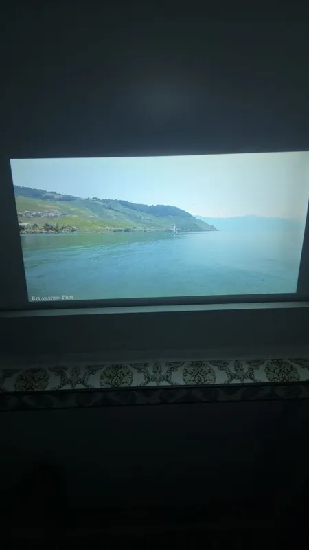 Proektor dars o'tishga moslashgan katta va qulay 7