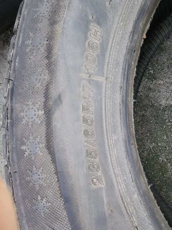 Balonlar sotiladi. 2 dona 235/65 R 17 все сезона киа карнивалдан чикка 2 Balonlar sotiladi. 2 dona 235/65 R 17 все сезона киа карнивалдан чикка 2