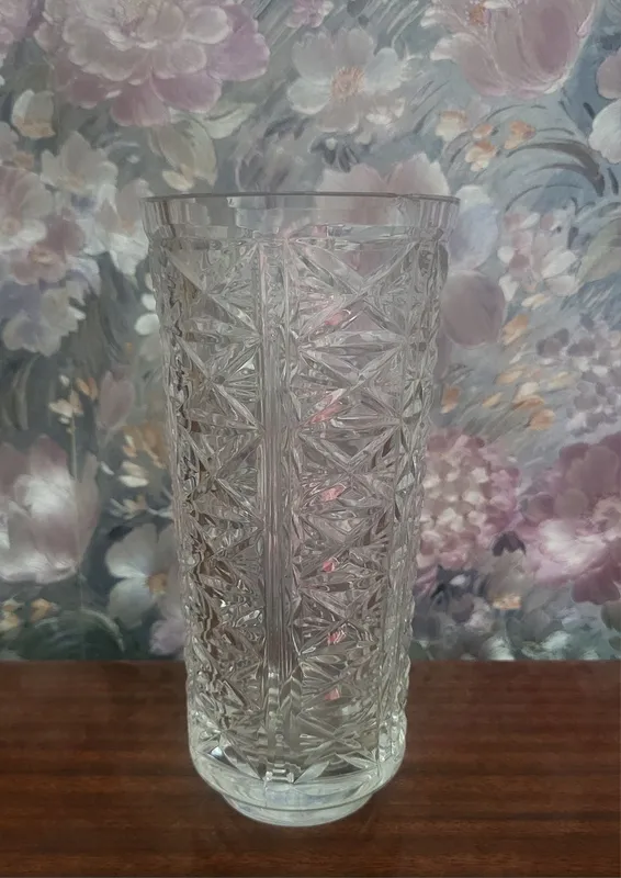 Ваза хрустальная СССР для цветов,120000сум. Ваза хрустальная СССР для цветов,120000сум.