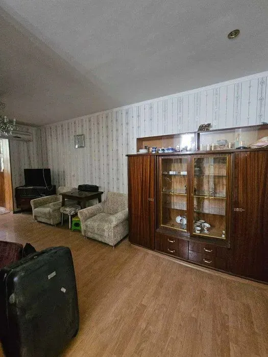 Продаётся 2- комнатная Лабзак 1 Продаётся 2- комнатная Лабзак 1