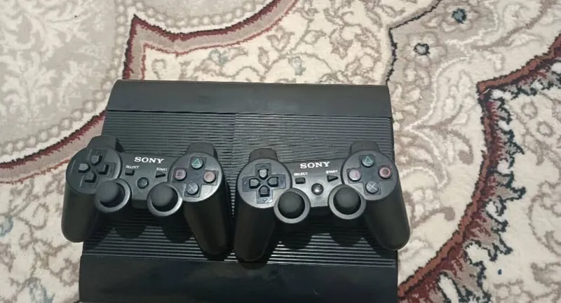 PlayStation 3 SuperSlim/500Gb+4 ta pult — фото 1