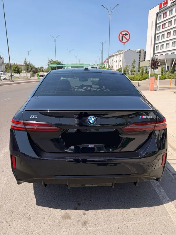 Bmw i5 m60 amerikanskiy zborka 2024/2025 yili — фото 3