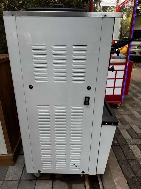 Фризер для мягкого мороженого DONPER DF7233 / почти новый 2