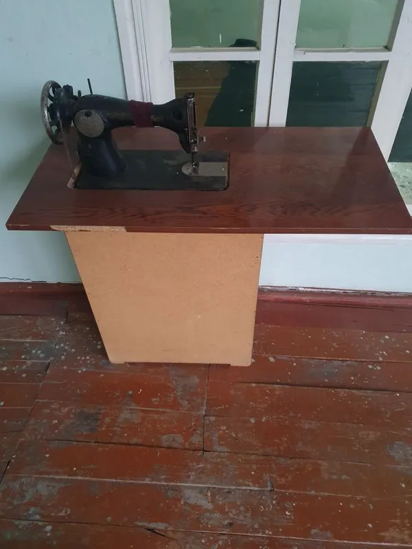 Tikuv mashinasi qo'l oyoq