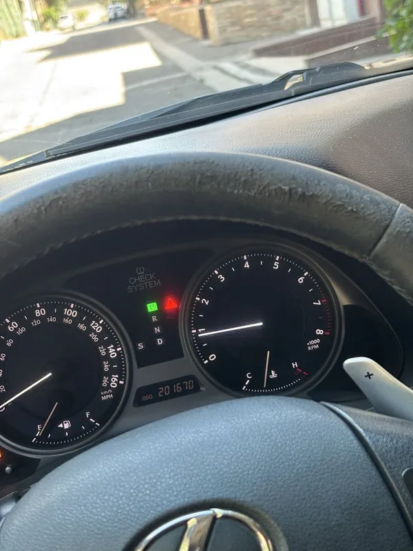 lexus is sotiladi 8