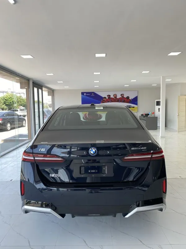 BMW i5 40LM Sport — фото 2