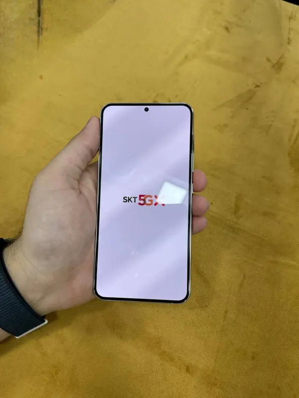 Samsung Galaxy S22+ 2