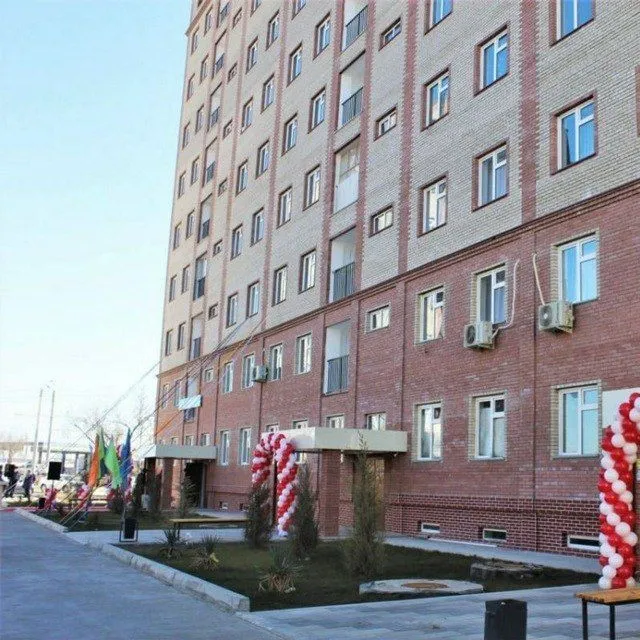 Urganch xiyva yo'lni bo'yidagi 9 qavatli domning 3 qavatidagi 3 xonali