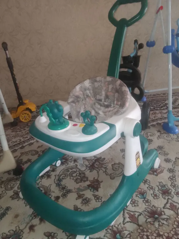 новый ходунок магазиндан складга олиб келинган