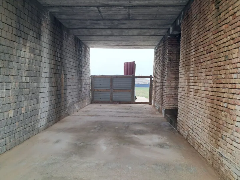Uchastka sotiladi