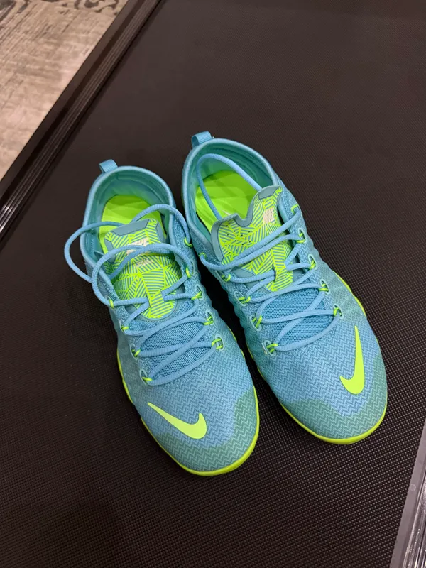 Sport uchun Nike krossovkalari 3 Sport uchun Nike krossovkalari 3