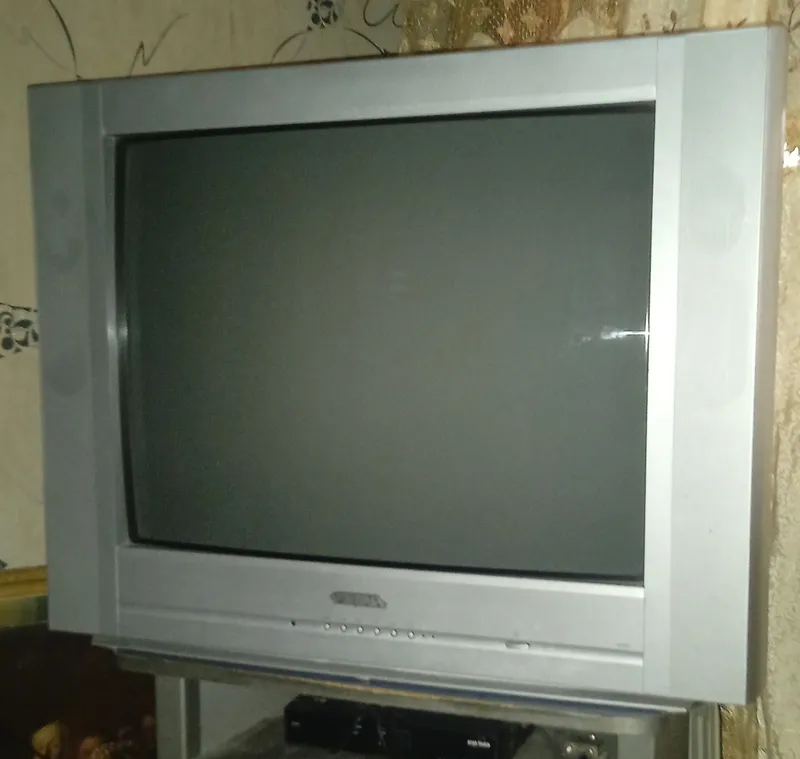 сотаман. продаю телевизор 82 экран корейский.