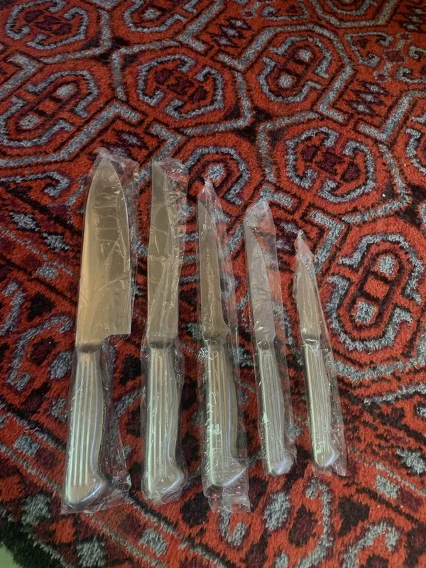 Продам столовые приборы новые 4