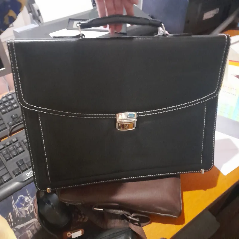💼 💼