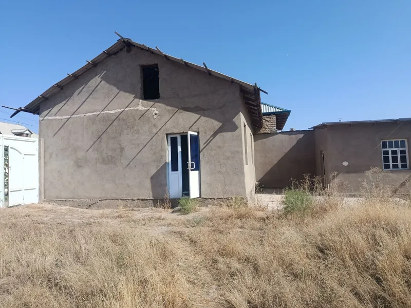 Hovli sotiladi srochno 4