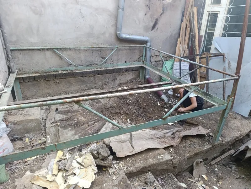 Топчан продаётся толстый и прочный металл