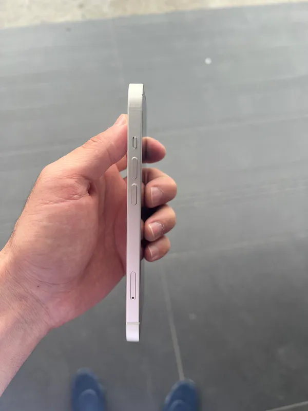 iPhone 13 white