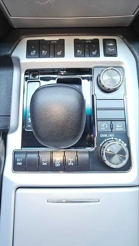 Toyota Land Cruiser 200 5 Toyota Land Cruiser 200 5