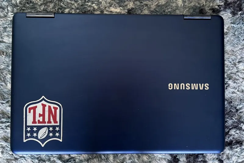 Notebook 9 Pen 15" (NVIDIA®) 4 Notebook 9 Pen 15" (NVIDIA®) 4