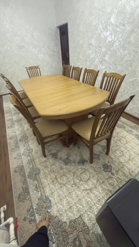 Деревянный, из ореха, на 10 человек. 500$ договорная 1