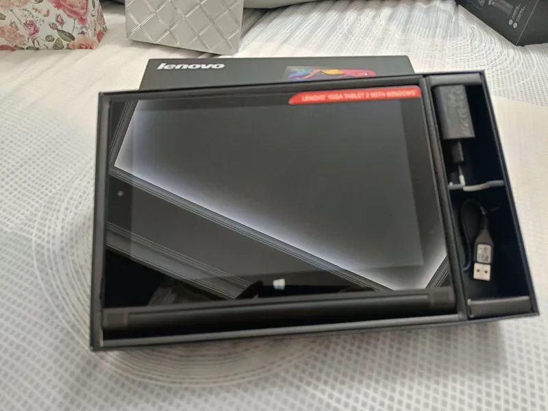 Lenovo YOGA Tablet 2 with Windows 2