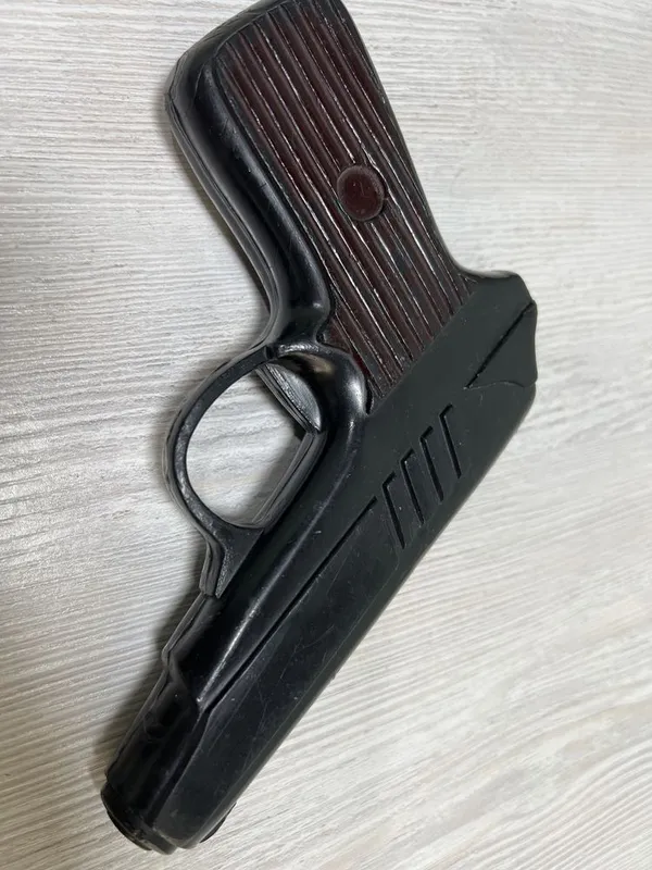 Plastik pistalet makarov maketi 1 Plastik pistalet makarov maketi 1