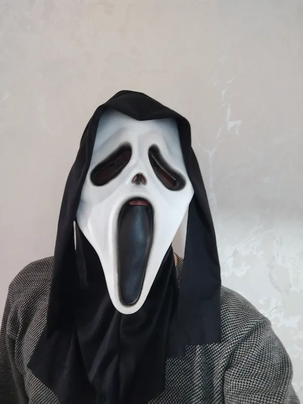 Qichqiriq niqoblari: plastik yoki rezina, tanlov uchun. Yangi 4