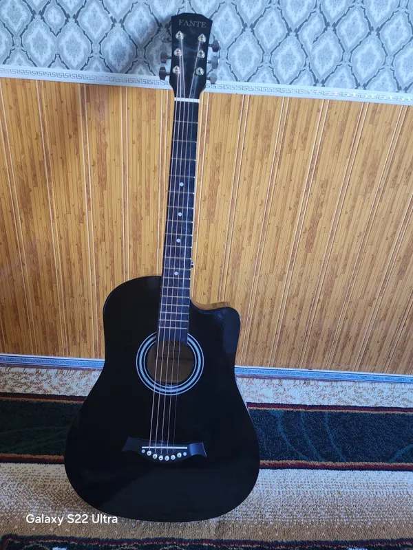 Akustik gitara (YANTE) sotiladi