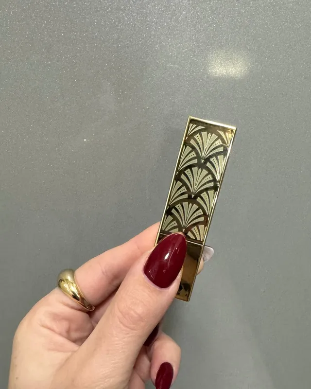 Cheklangan miqdordagi Estée Lauder lab bo‘yog‘i 3 Cheklangan miqdordagi Estée Lauder lab bo‘yog‘i 3