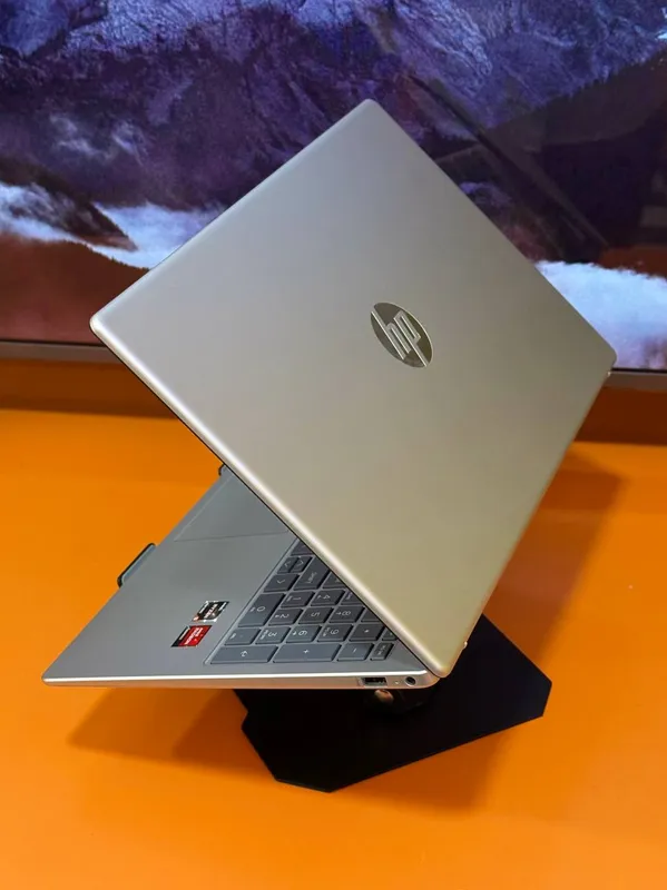 HP Laptop noutbuk 4