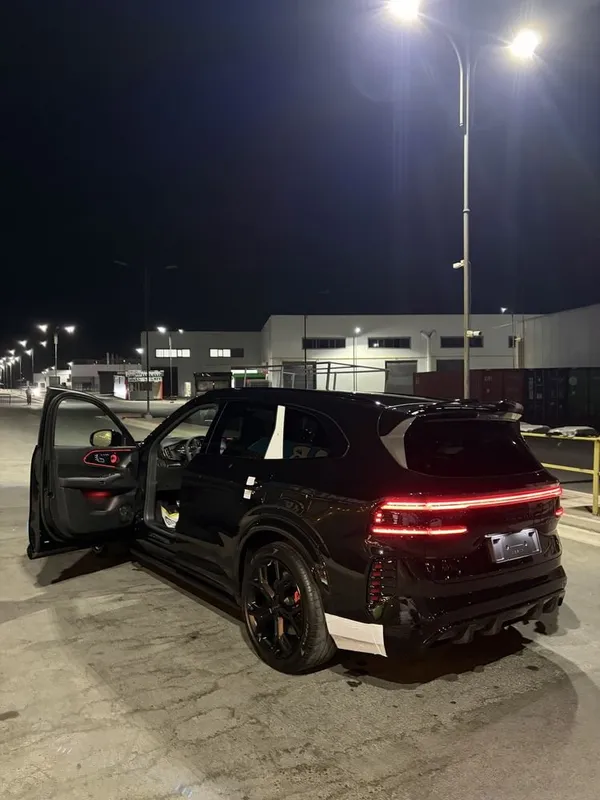 Zeekr 8X Shadow 2026. Диски — дополнительная опция. 2 Zeekr 8X Shadow 2026. Диски — дополнительная опция. 2