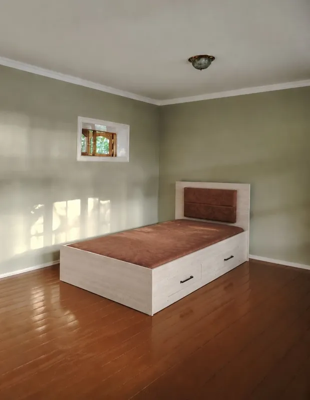 Yangi divan sotiladi Yangi divan sotiladi