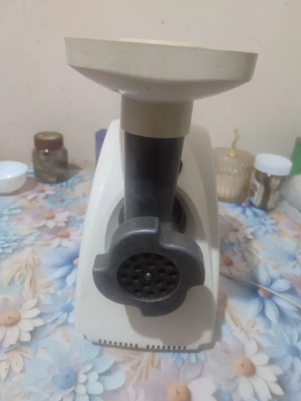 Продается электро мясорубка АКСИОН 2